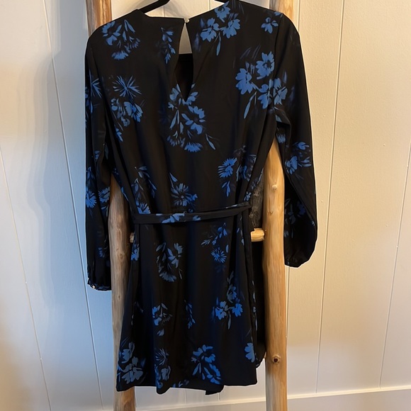 Black shift dress with blue flowers. Tie around waist to add shape - Picture 2 of 3
